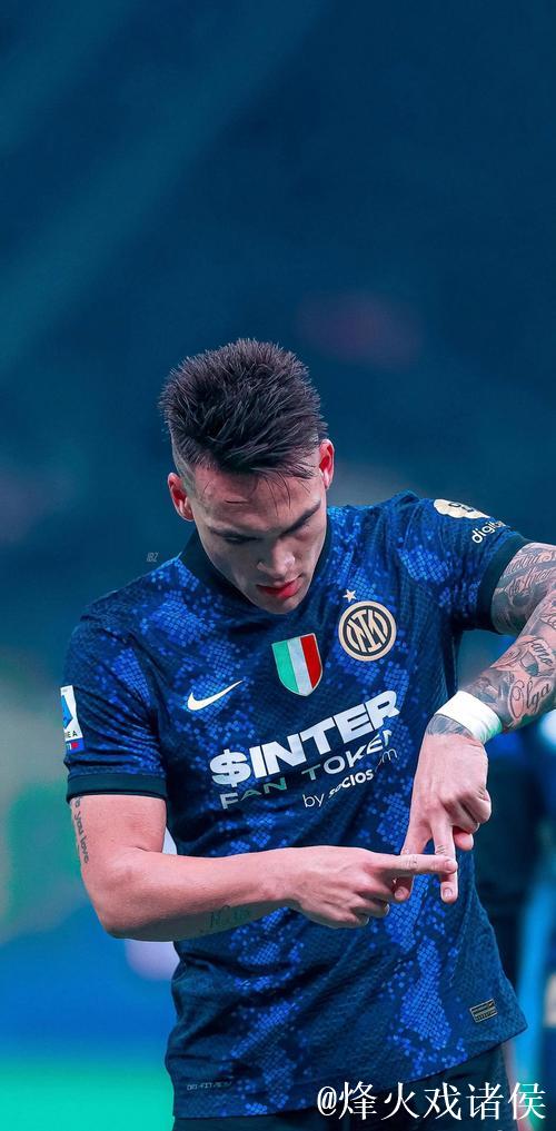 弗洛伦齐：劳塔罗总能抢占先机预判球路，通过对抗赢得控球权